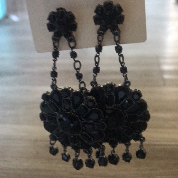 NWT Chandelier Earrings - Picture 6 of 7